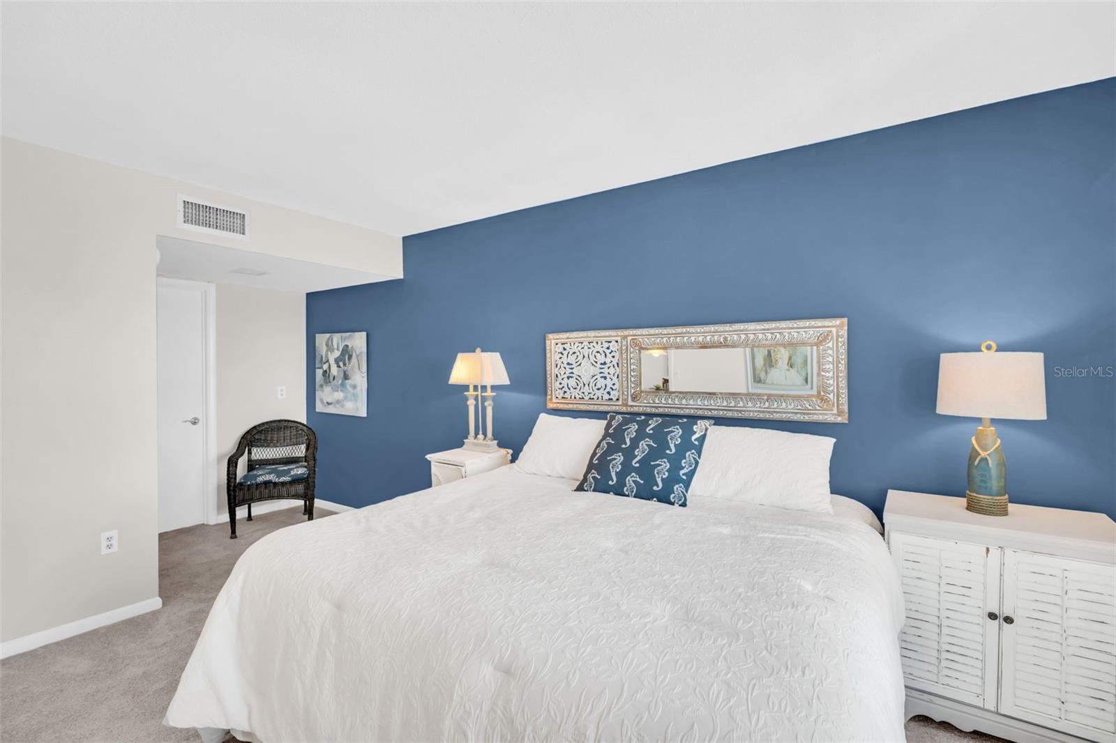 Listing photo id 9 for 4900 Brittany Drive S 1405