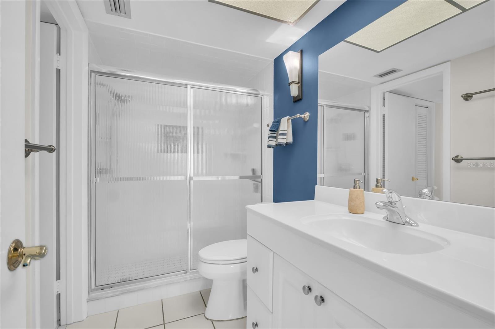 Listing photo id 11 for 4900 Brittany Drive S 1405