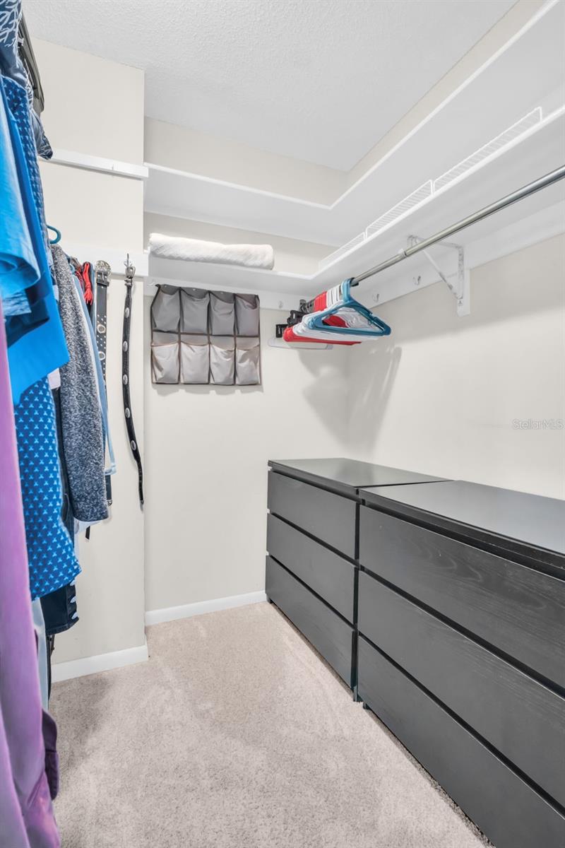 Listing photo id 12 for 4900 Brittany Drive S 1405