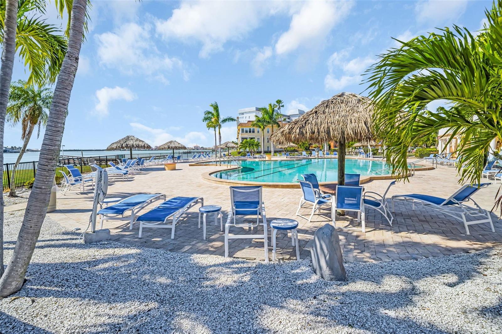 Listing photo id 17 for 4900 Brittany Drive S 1405