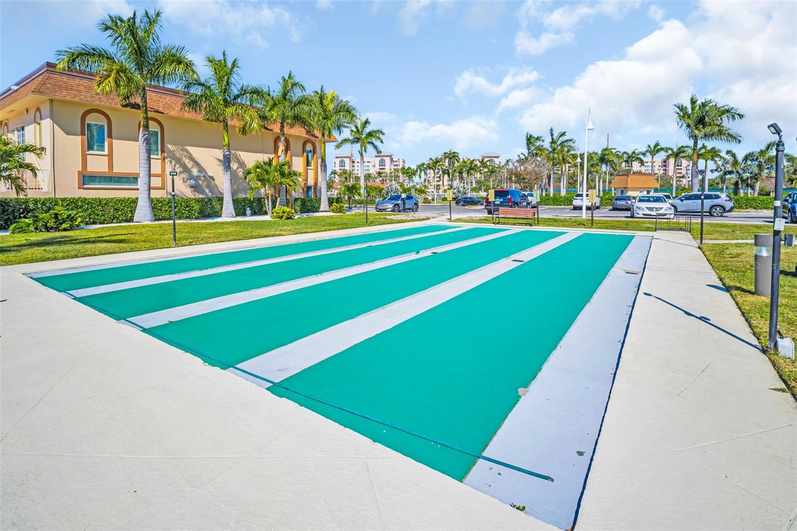 Listing photo id 24 for 4900 Brittany Drive S 1405