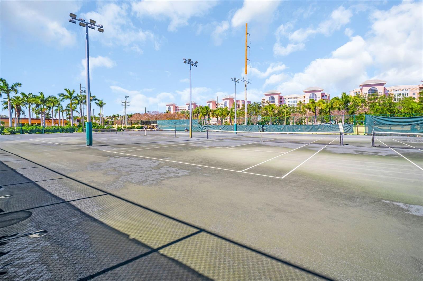 Listing photo id 29 for 4900 Brittany Drive S 1405