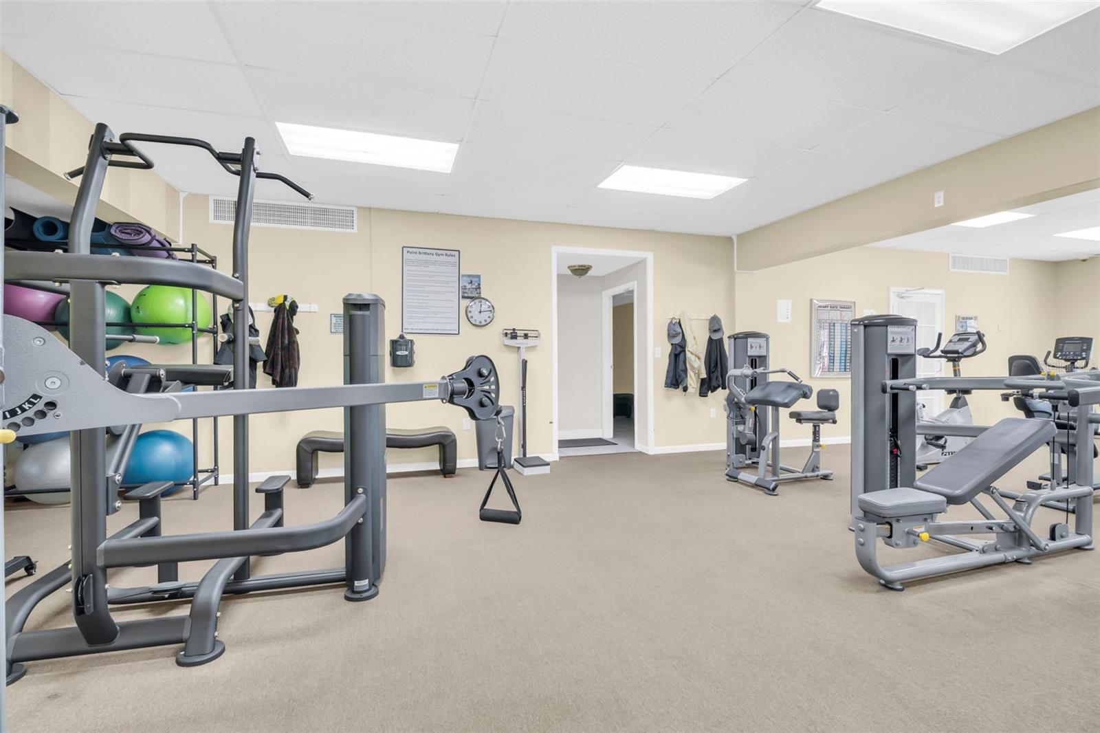 Listing photo id 30 for 4900 Brittany Drive S 1405