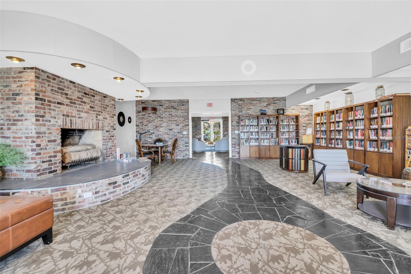 Listing photo id 31 for 4900 Brittany Drive S 1405