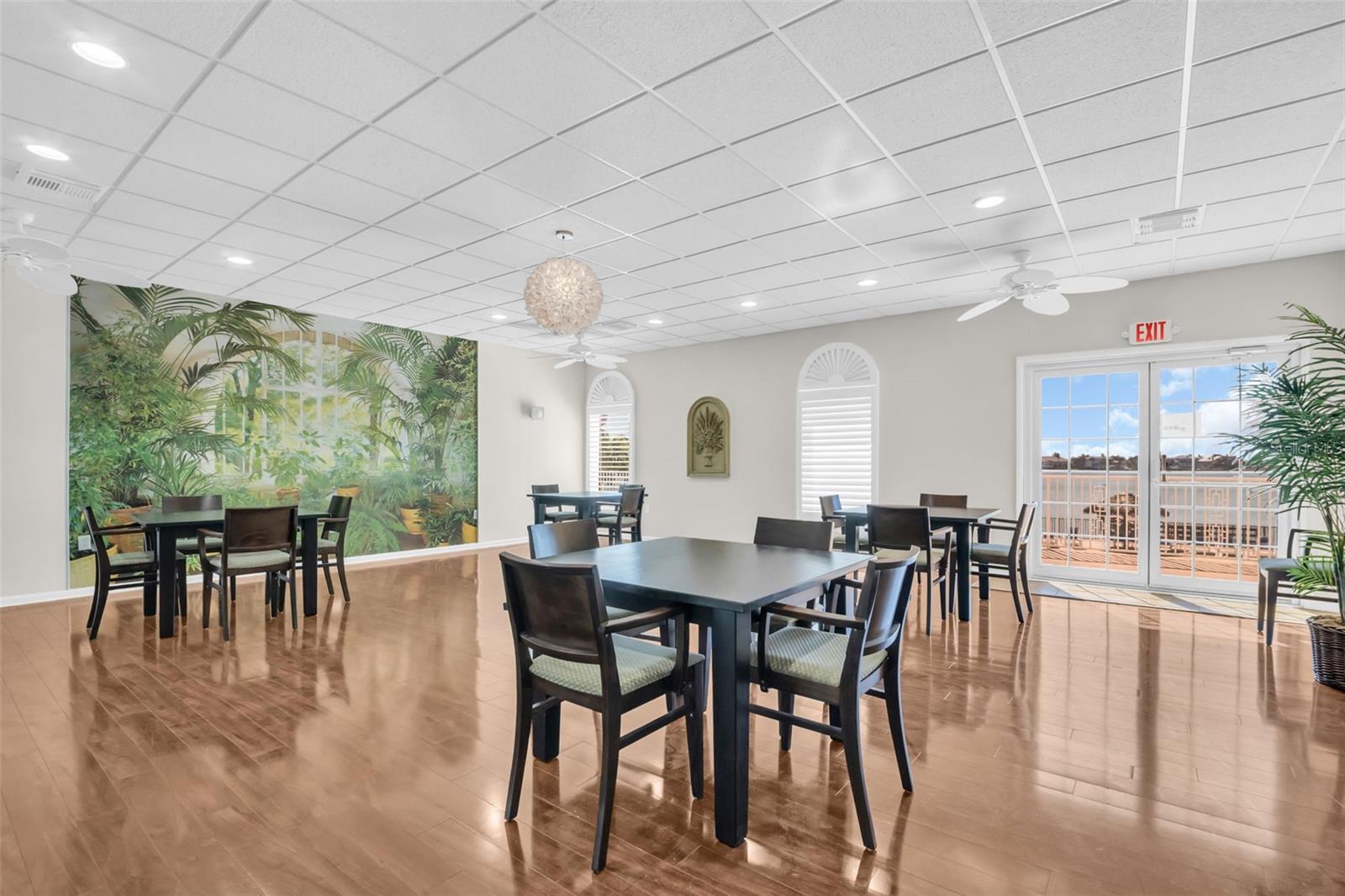 Listing photo id 32 for 4900 Brittany Drive S 1405