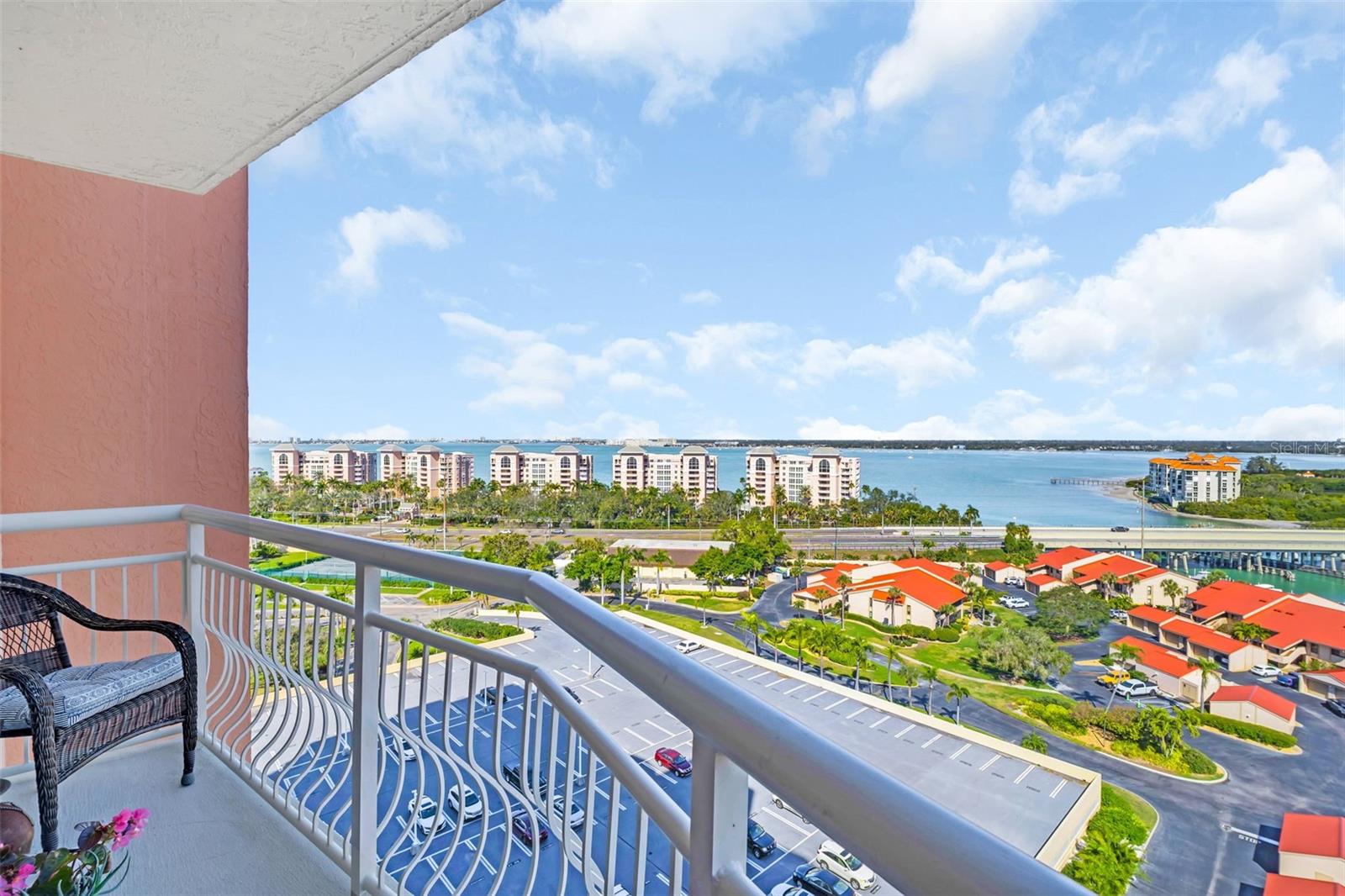 Listing photo id 2 for 4900 Brittany Drive S 1405