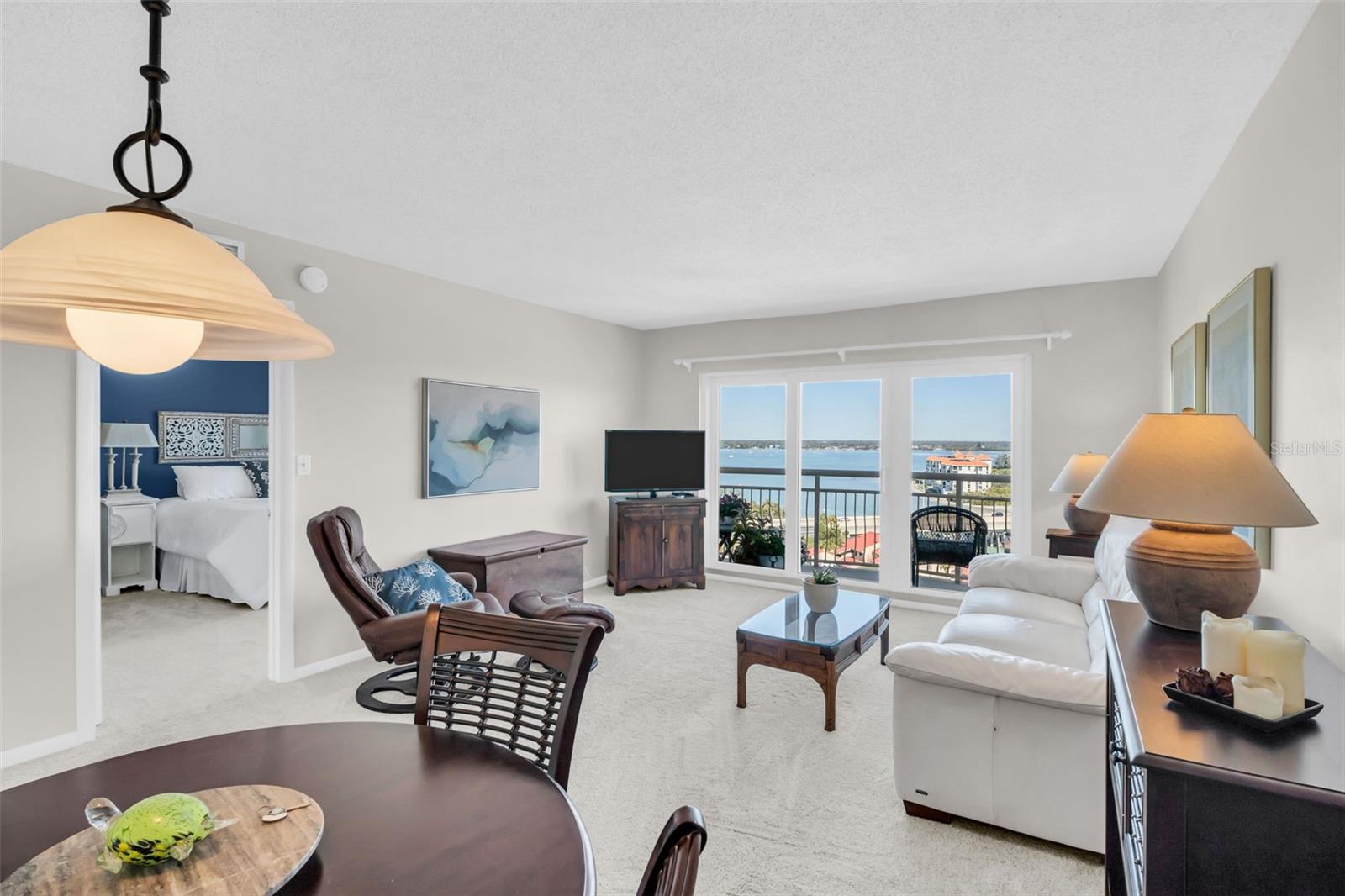 Listing photo id 5 for 4900 Brittany Drive S 1405