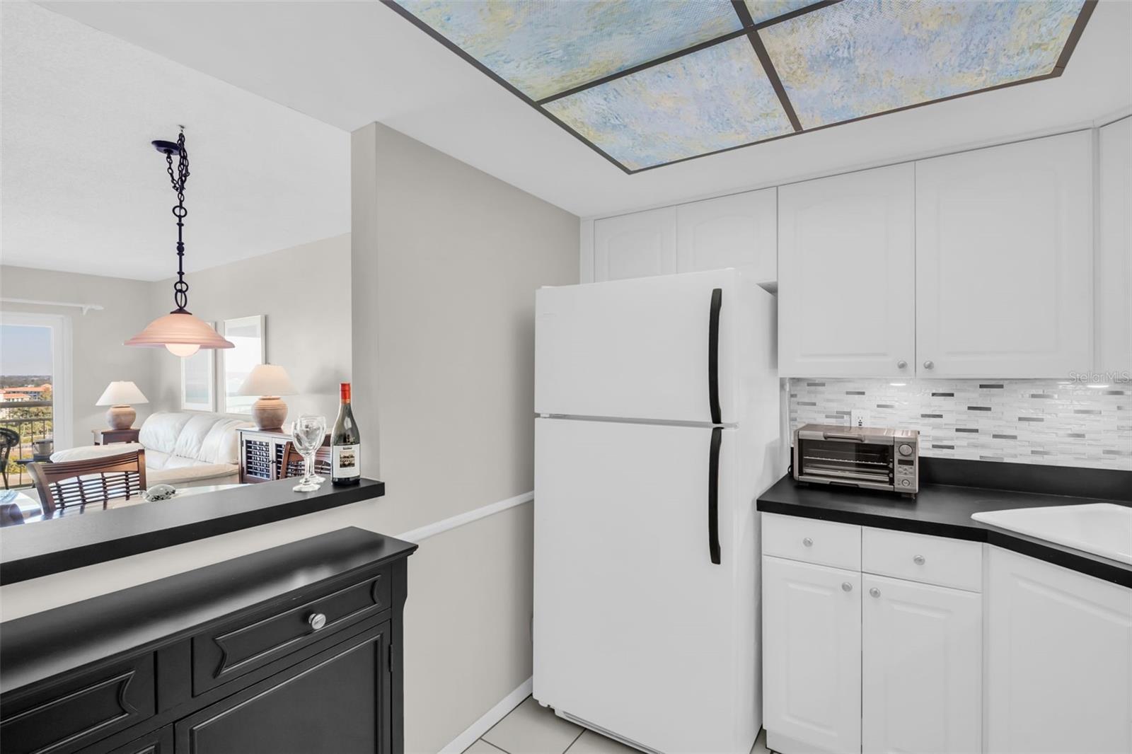 Listing photo id 7 for 4900 Brittany Drive S 1405