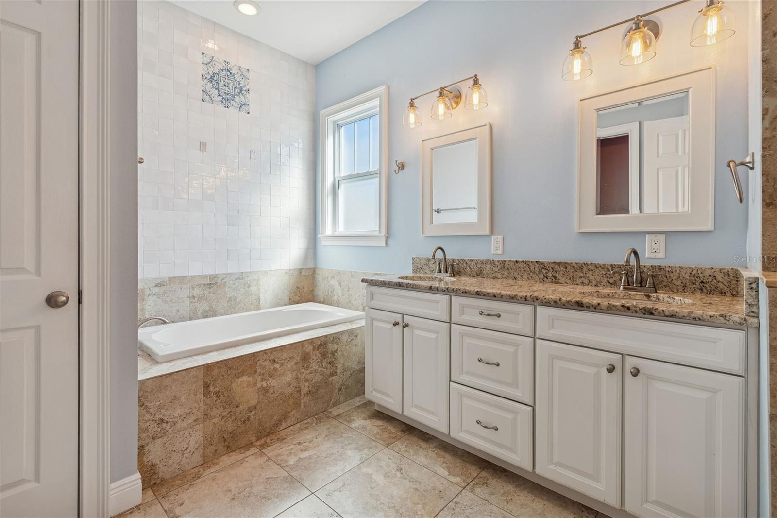 Image 39 of 72 For 3302 Iowa Avenue