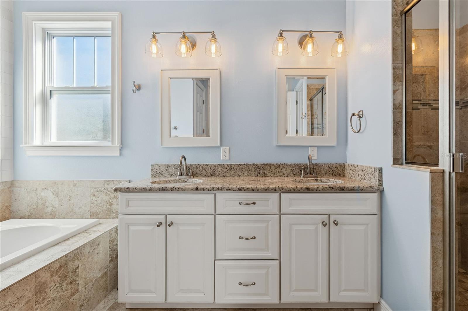 Image 40 of 72 For 3302 Iowa Avenue