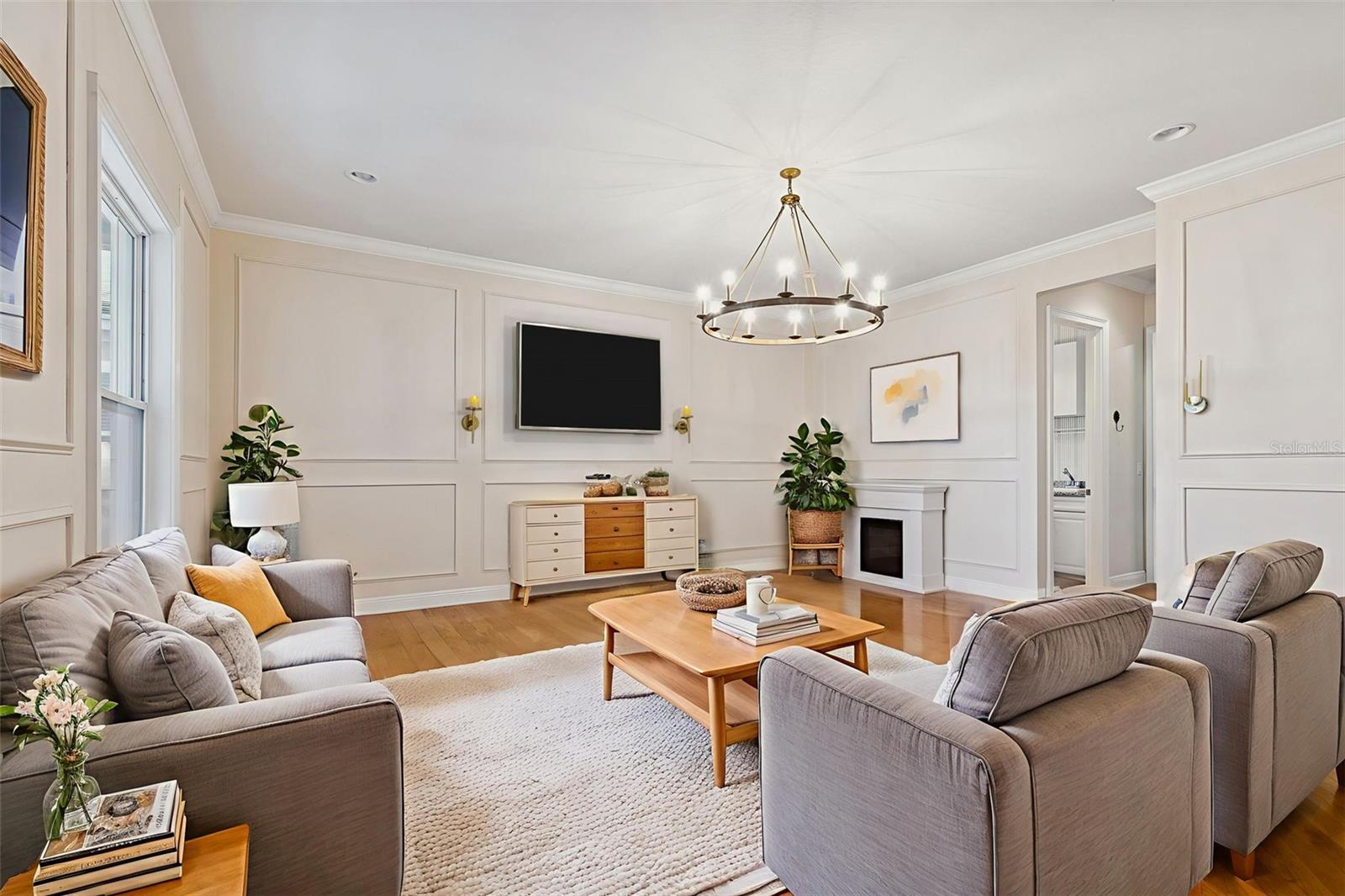 Image 5 of 72 For 3302 Iowa Avenue