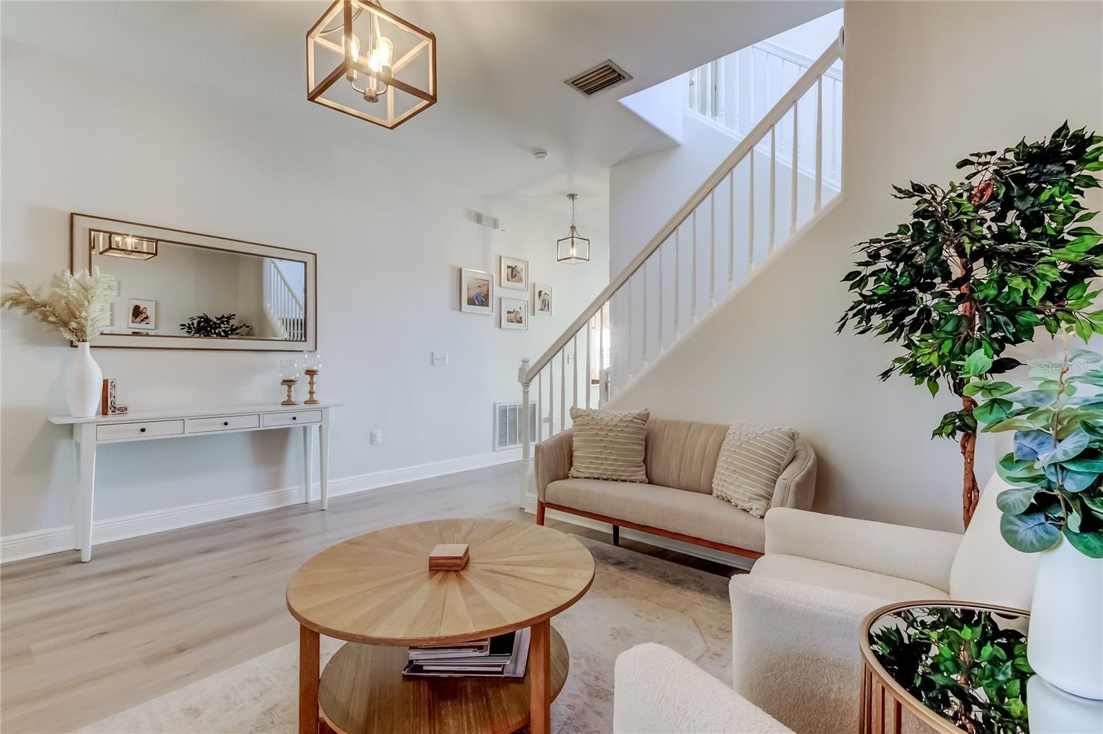 Image 2 of 37 For 2913 Cordelia Street