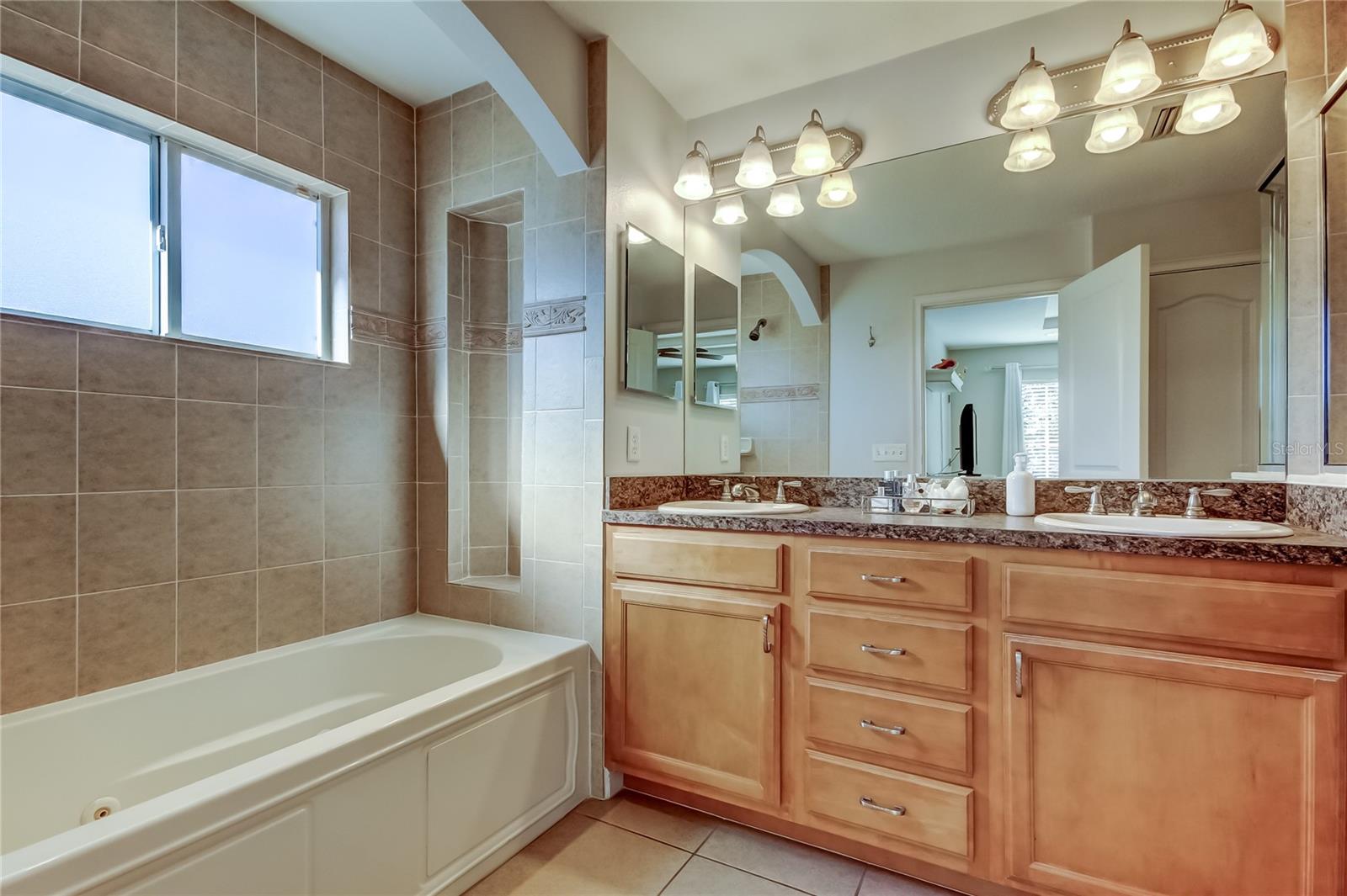 Image 27 of 37 For 2913 Cordelia Street