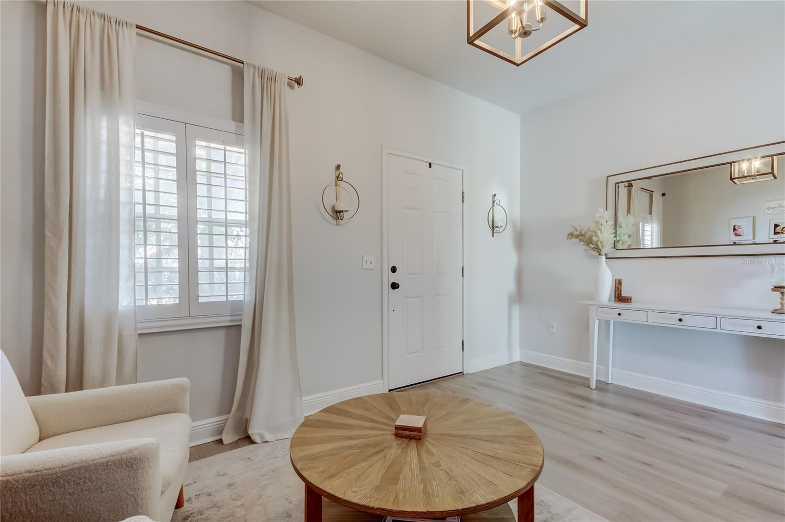 Image 3 of 37 For 2913 Cordelia Street