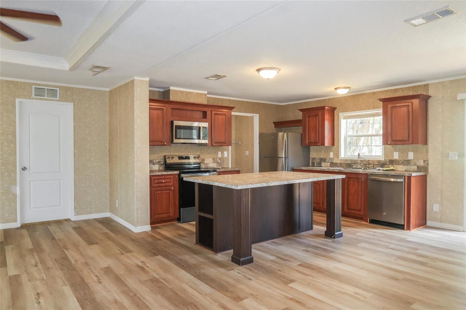 Image 14 of 29 For 6102 Woodhaven Drive