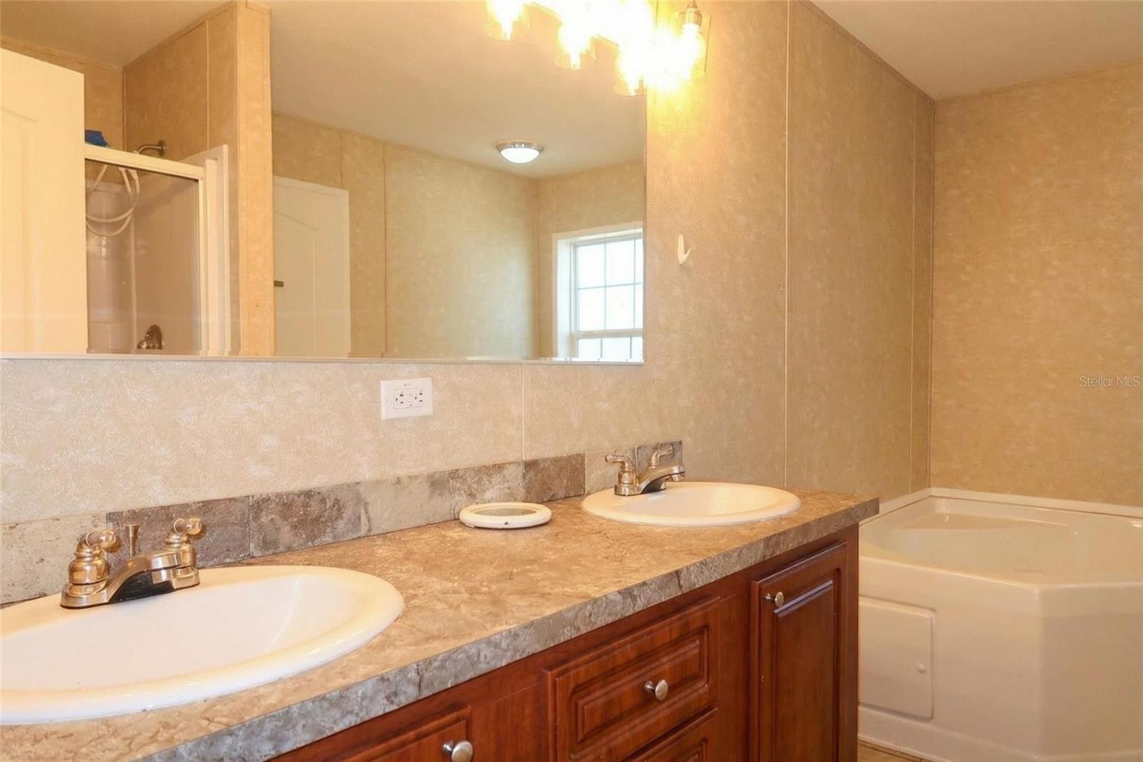 Image 19 of 29 For 6102 Woodhaven Drive