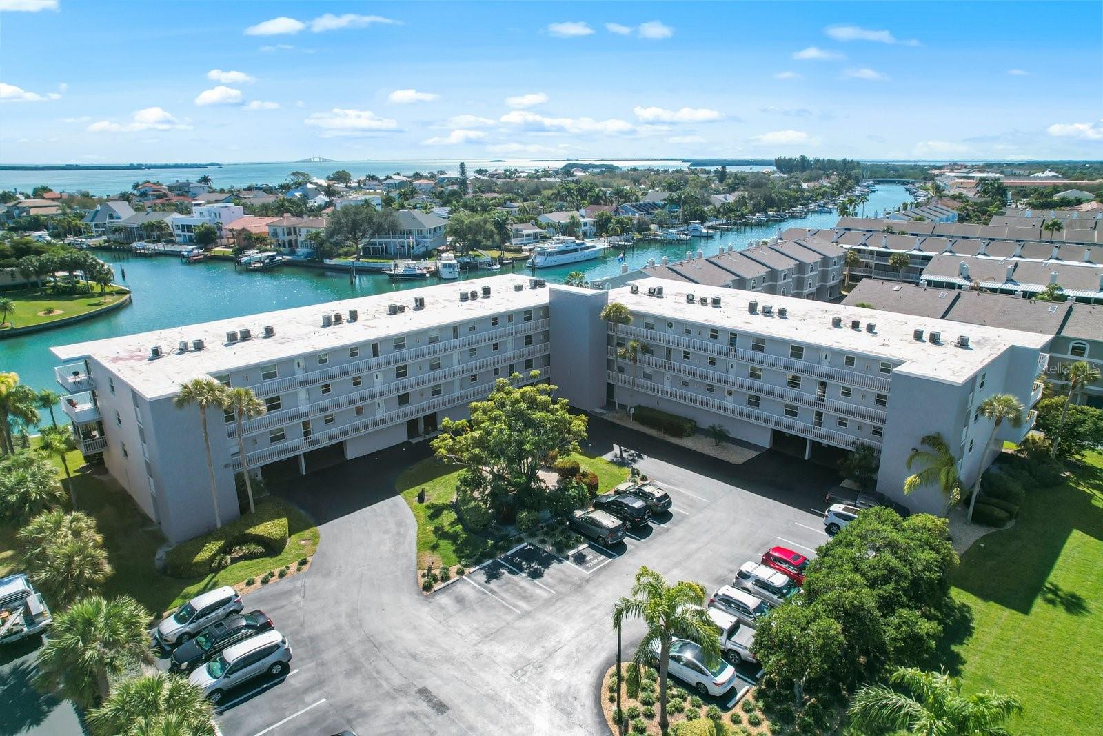 Listing photo id 0 for 719 Pinellas Bayway S 110