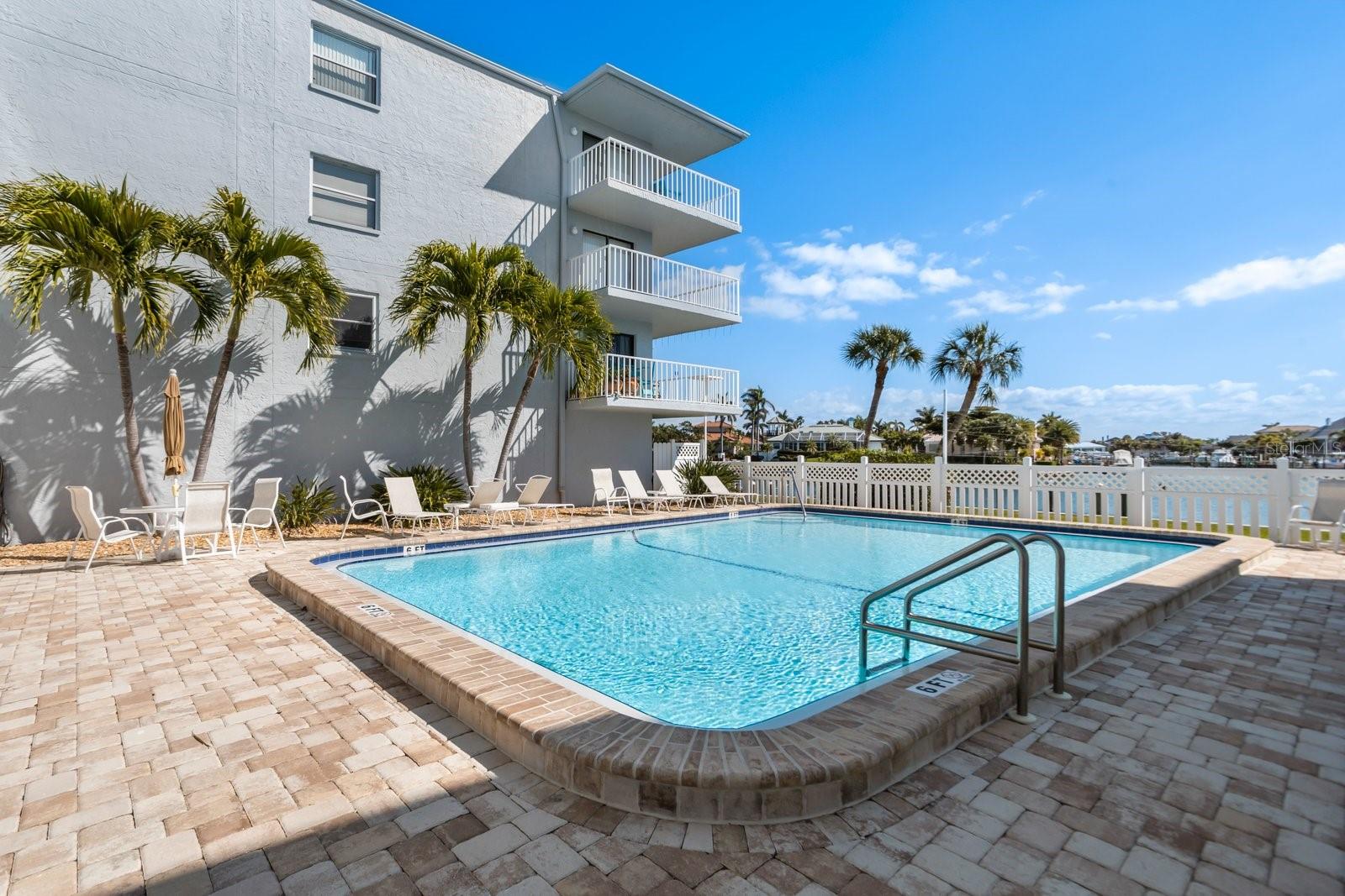 Listing photo id 23 for 719 Pinellas Bayway S 110