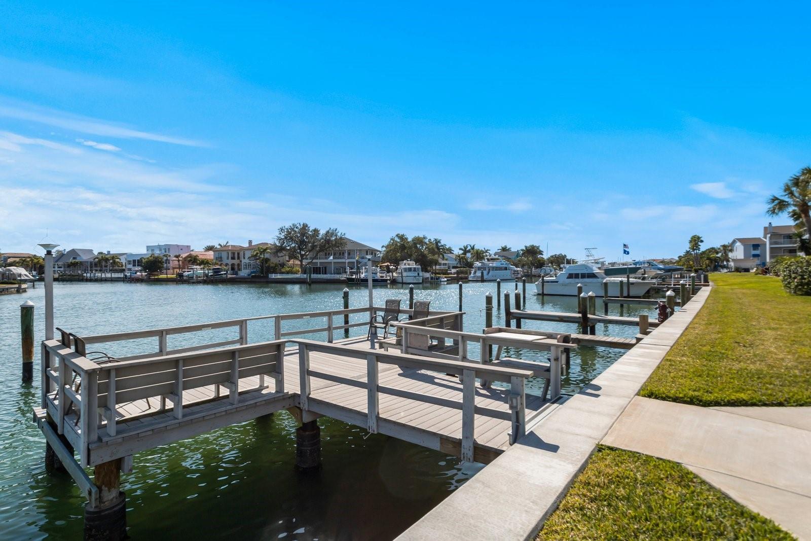 Listing photo id 26 for 719 Pinellas Bayway S 110
