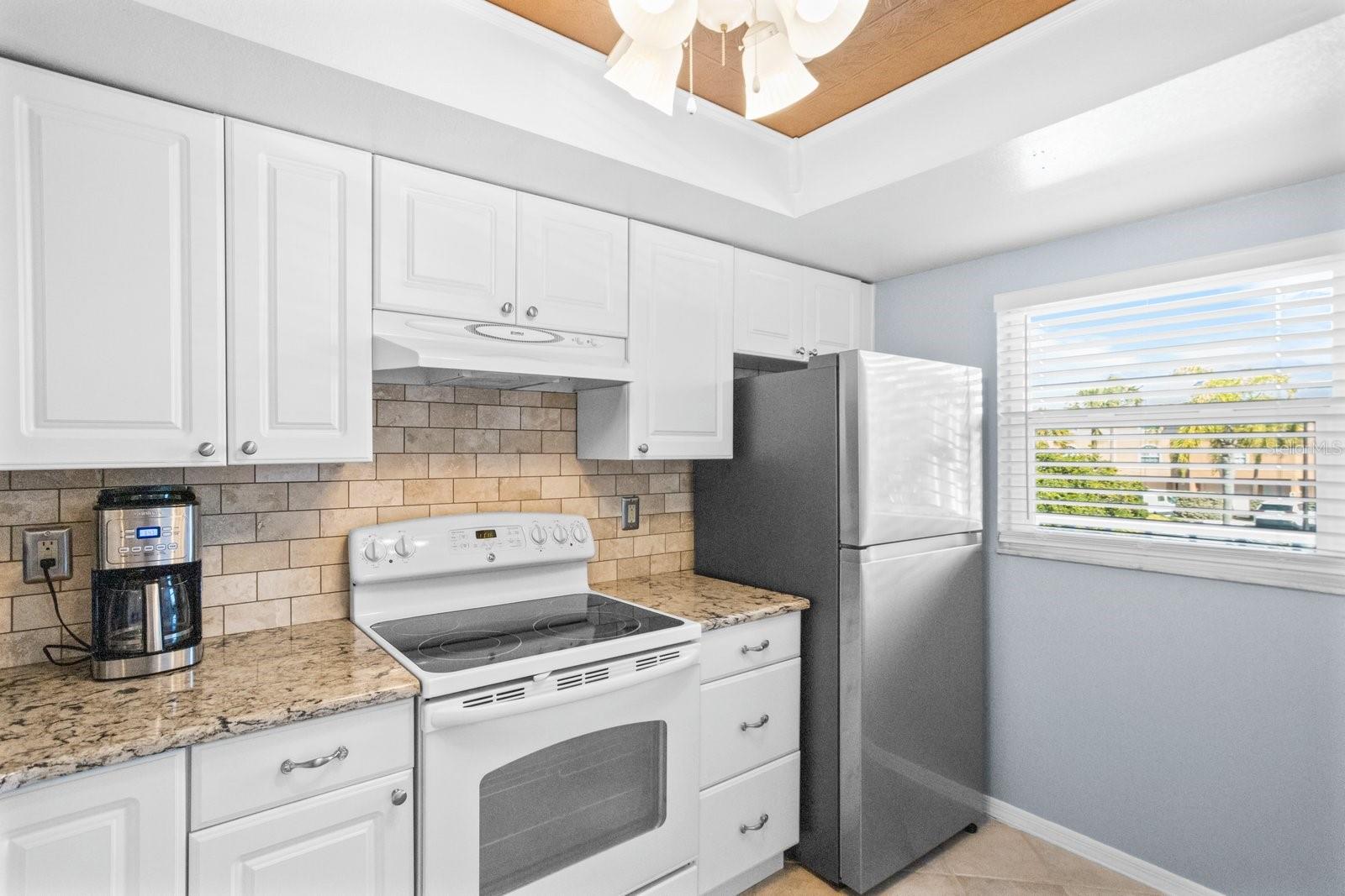 Listing photo id 2 for 719 Pinellas Bayway S 110