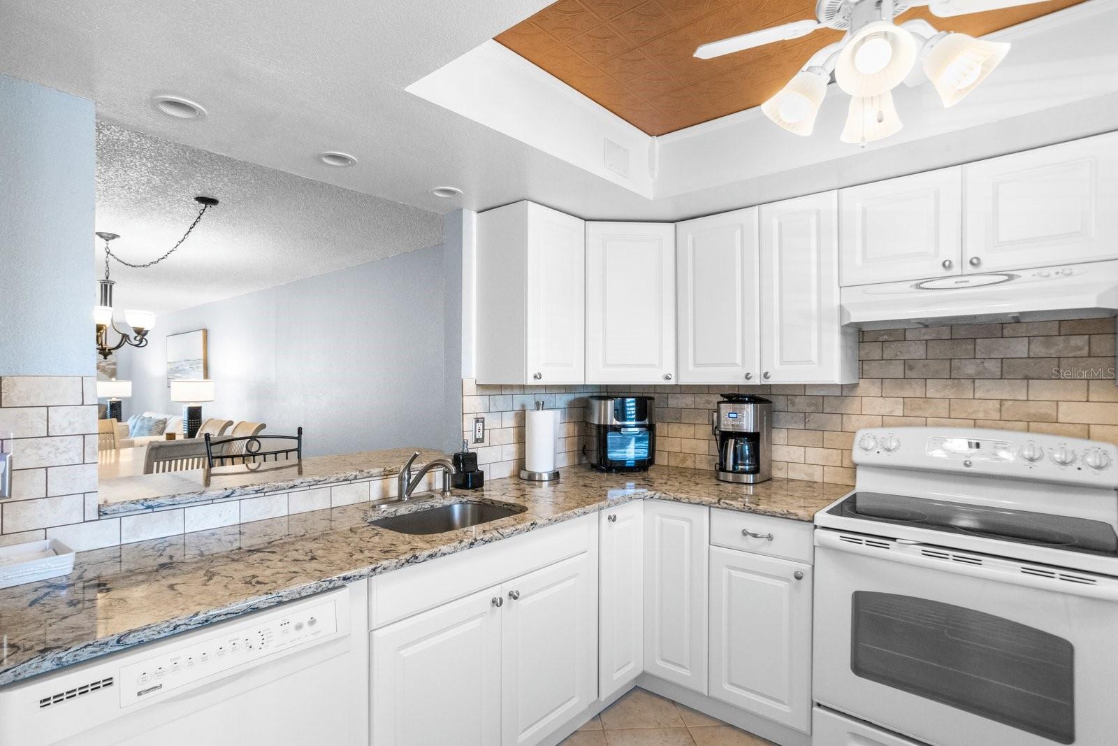 Listing photo id 3 for 719 Pinellas Bayway S 110