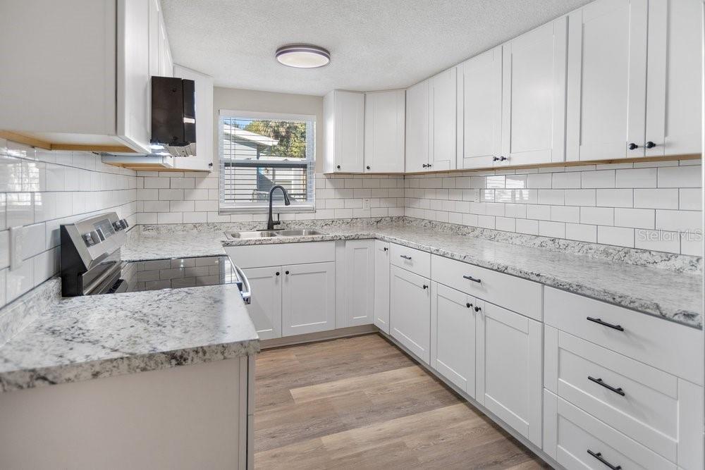 Listing photo id 9 for 7605 Fox Hollow Drive