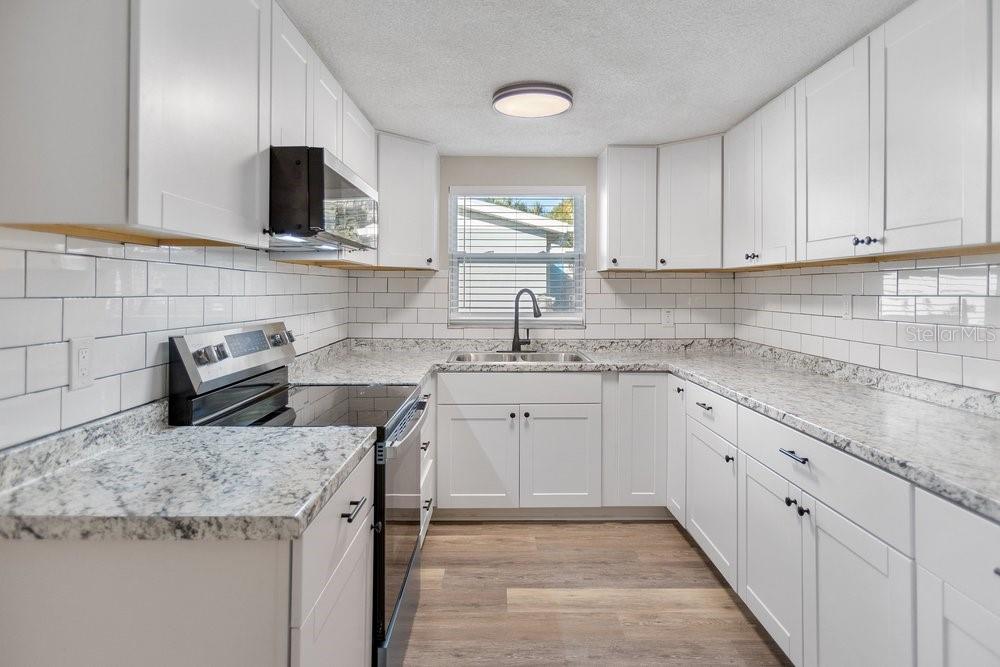 Listing photo id 10 for 7605 Fox Hollow Drive