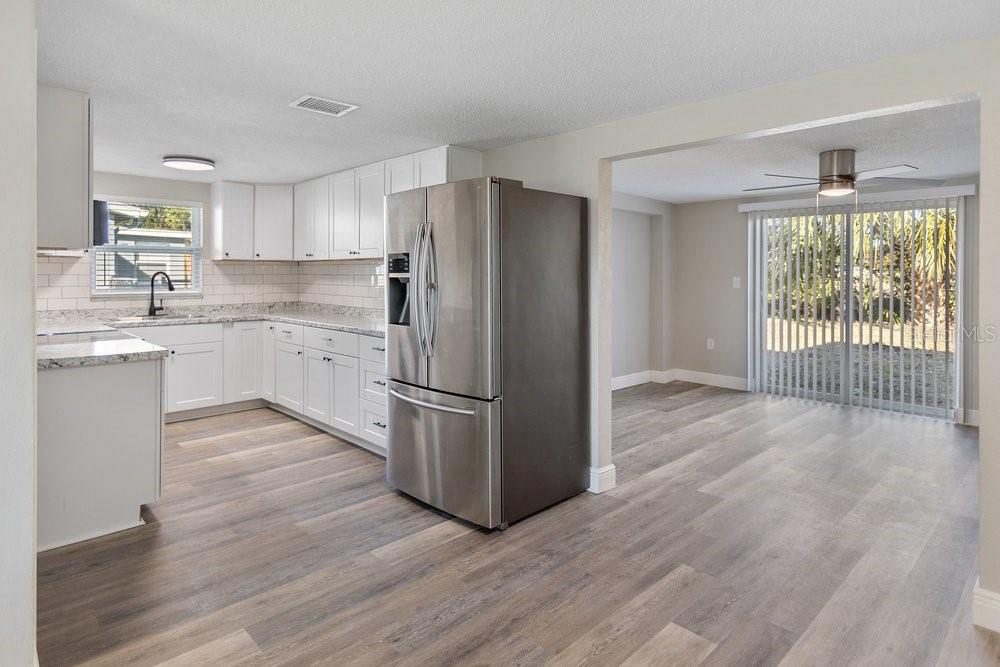 Listing photo id 0 for 7605 Fox Hollow Drive