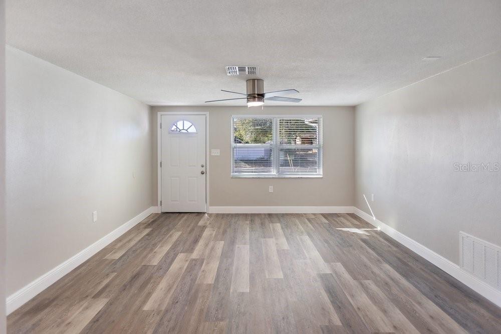 Listing photo id 2 for 7605 Fox Hollow Drive