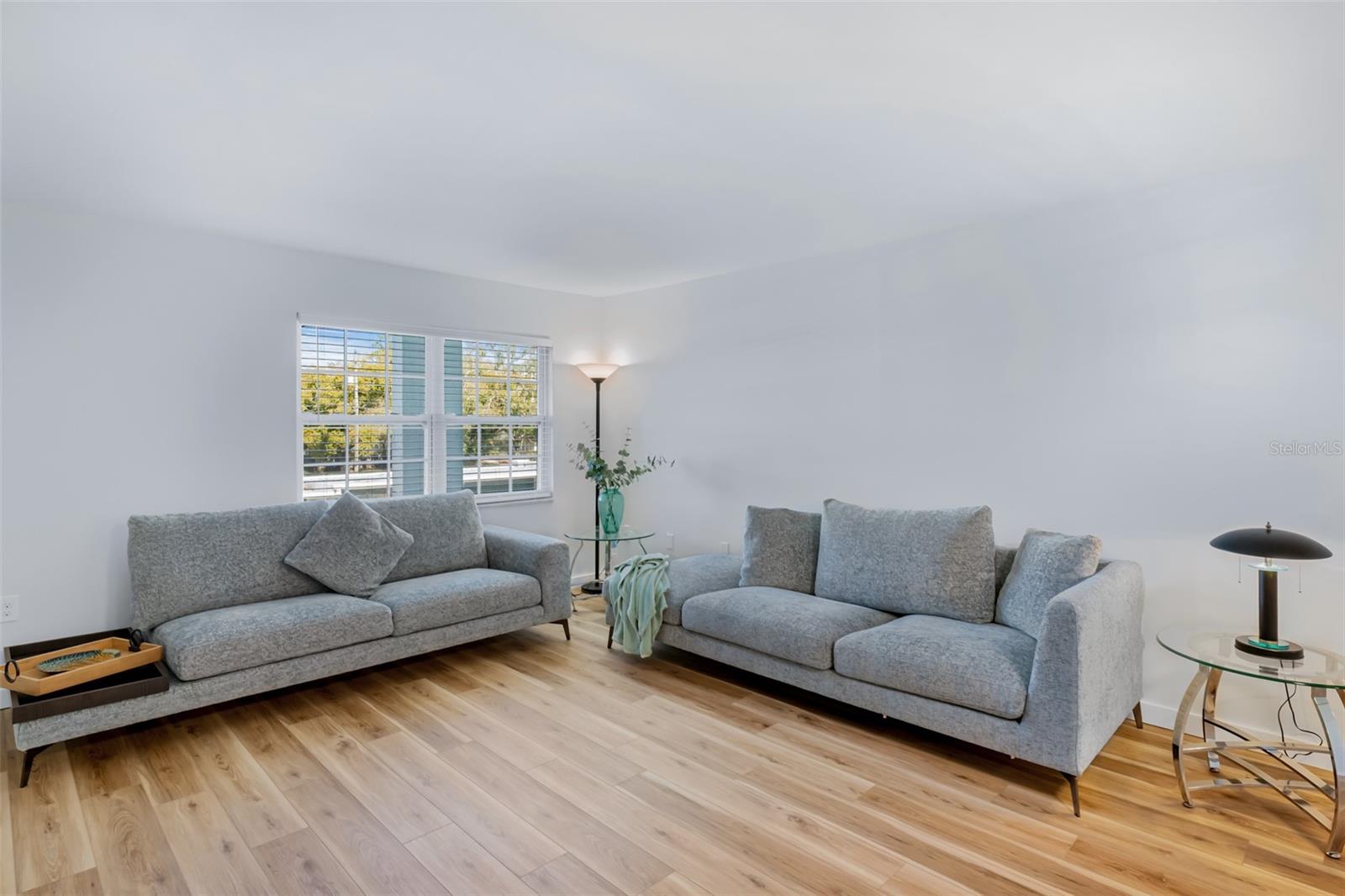 Image 12 of 55 For 701 Poinsettia Road 208