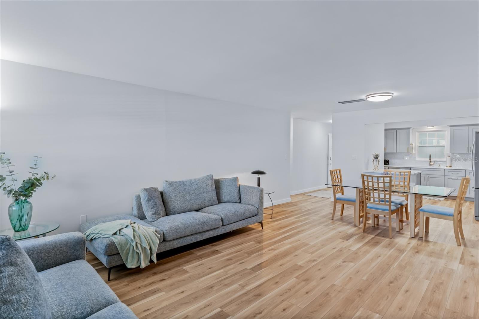 Image 13 of 55 For 701 Poinsettia Road 208