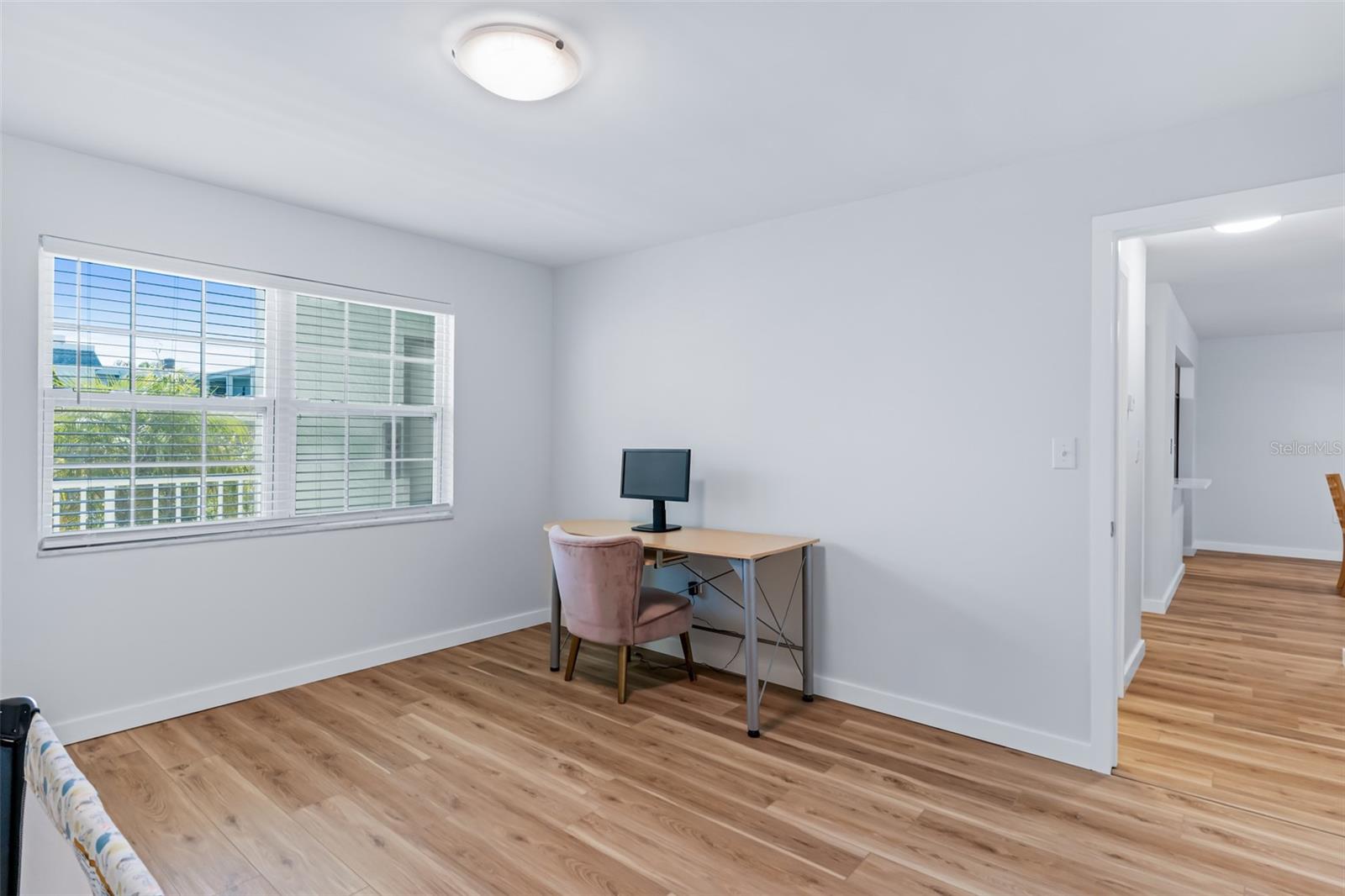 Image 33 of 55 For 701 Poinsettia Road 208