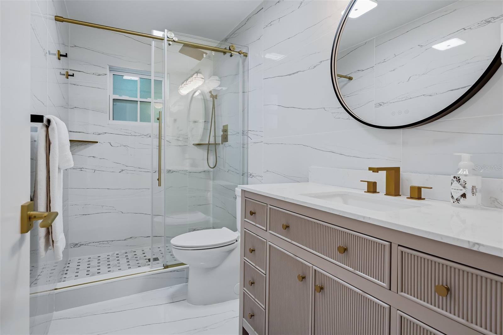 Image 35 of 55 For 701 Poinsettia Road 208