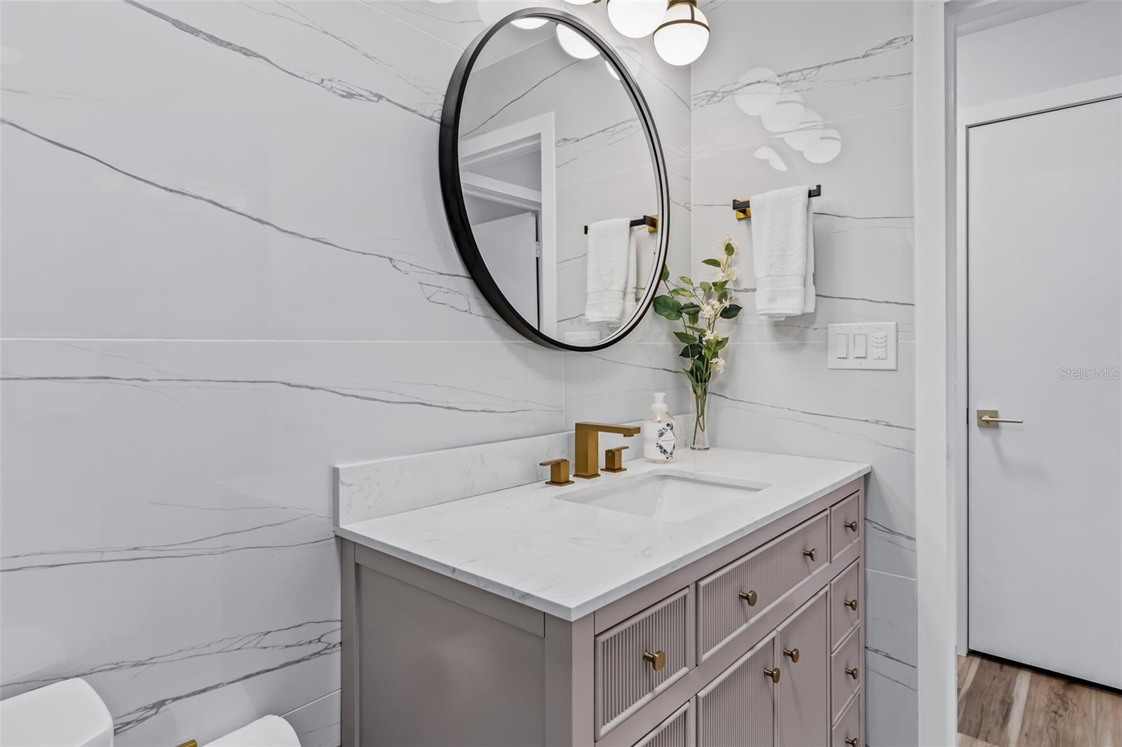 Image 37 of 55 For 701 Poinsettia Road 208