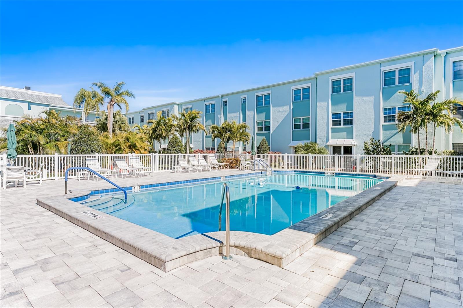 Image 40 of 55 For 701 Poinsettia Road 208