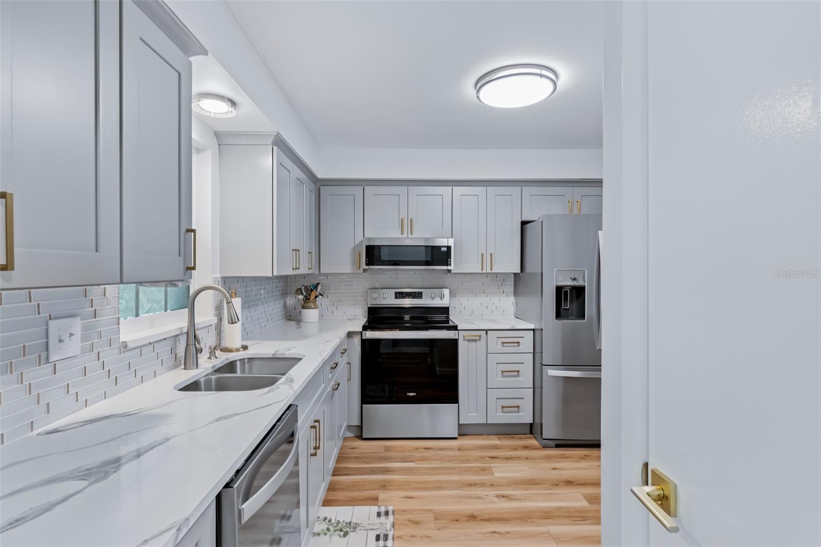 Image 5 of 55 For 701 Poinsettia Road 208