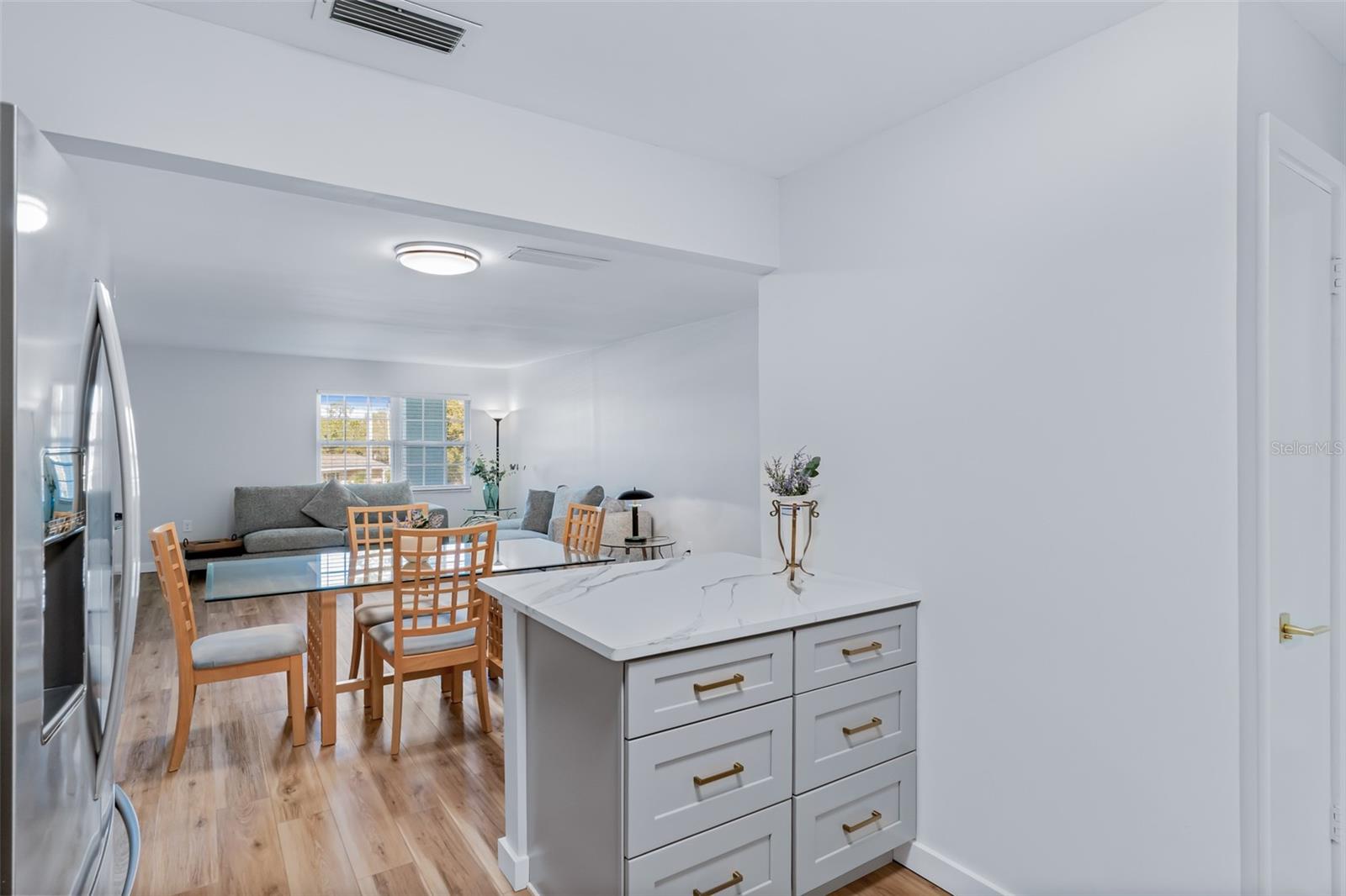 Image 7 of 55 For 701 Poinsettia Road 208