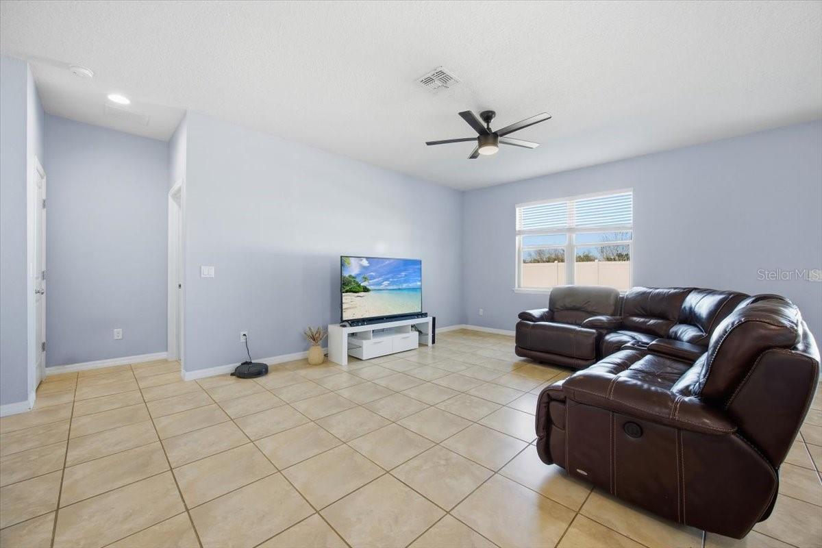 Image 13 of 28 For 5118 Claremont Court