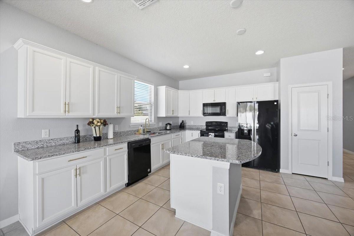 Image 16 of 28 For 5118 Claremont Court