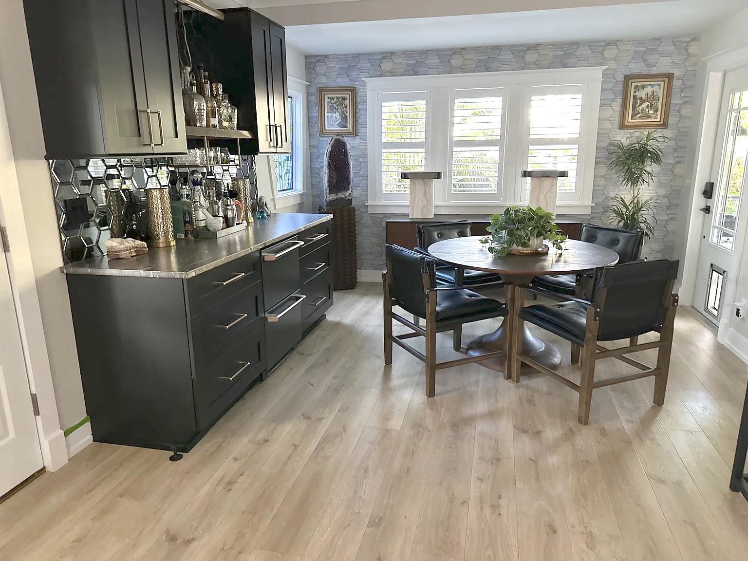 Image 7 of 26 For 2500 Burlington Avenue N