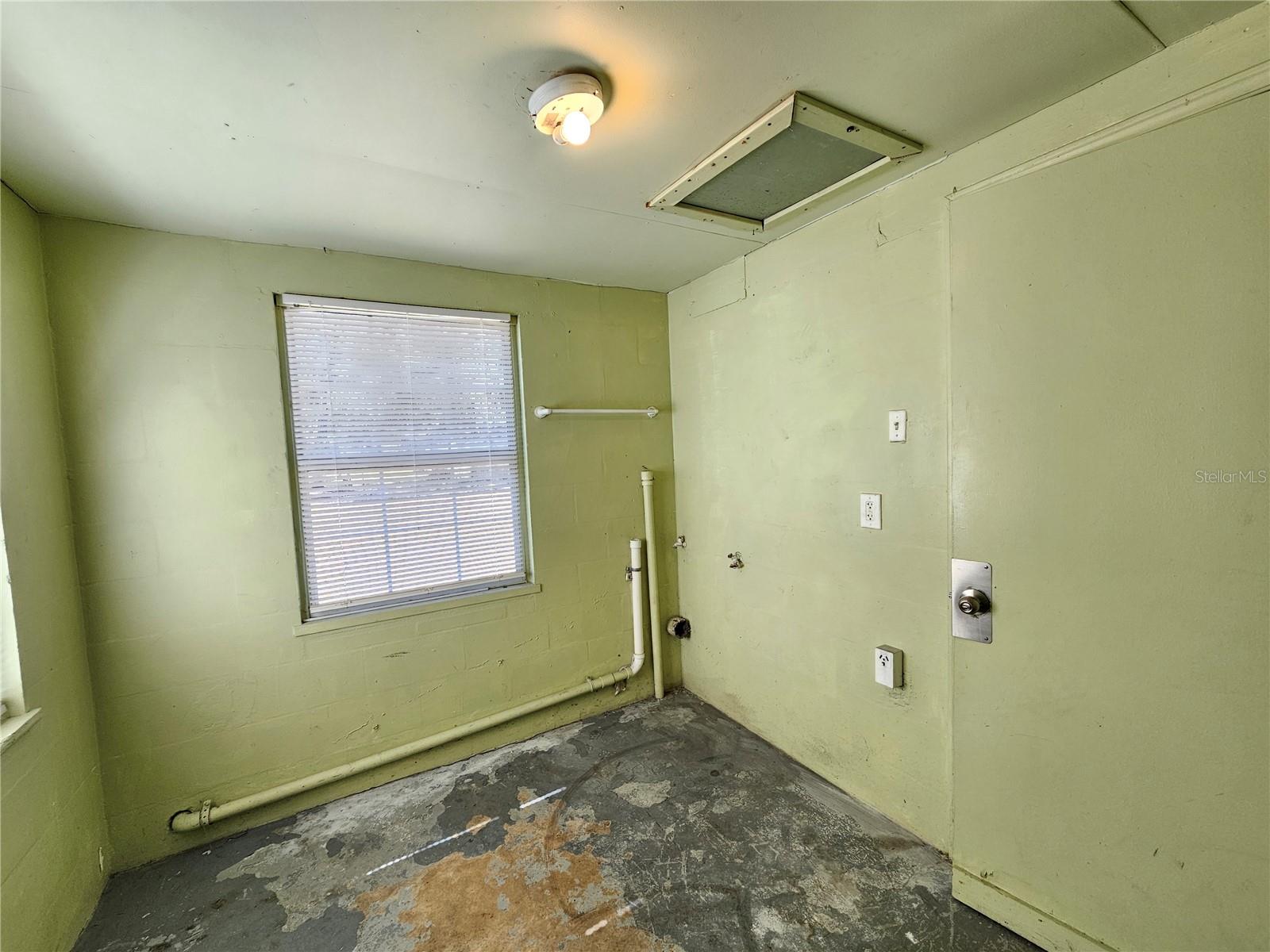 Image 12 of 17 For 103 Carver Street