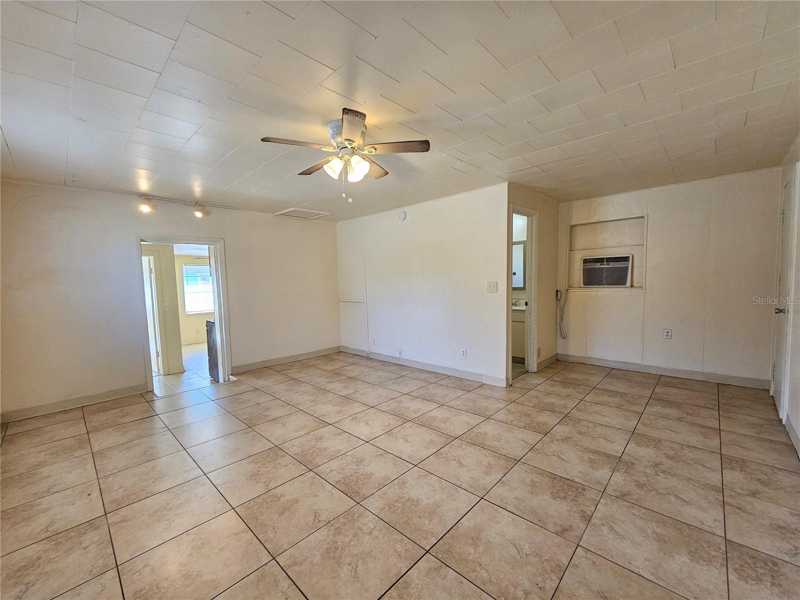 Image 3 of 17 For 103 Carver Street