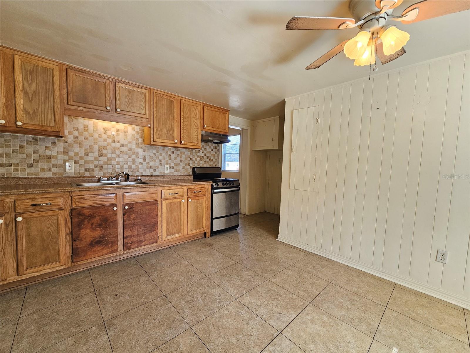 Image 6 of 17 For 103 Carver Street