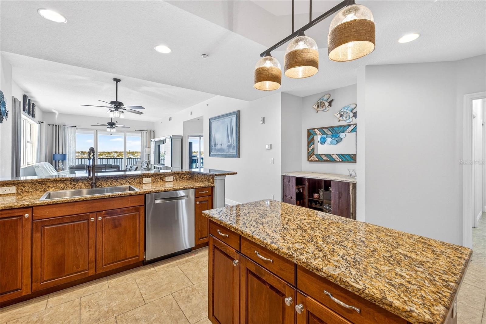 Listing photo id 8 for 17717 Gulf Boulevard 401