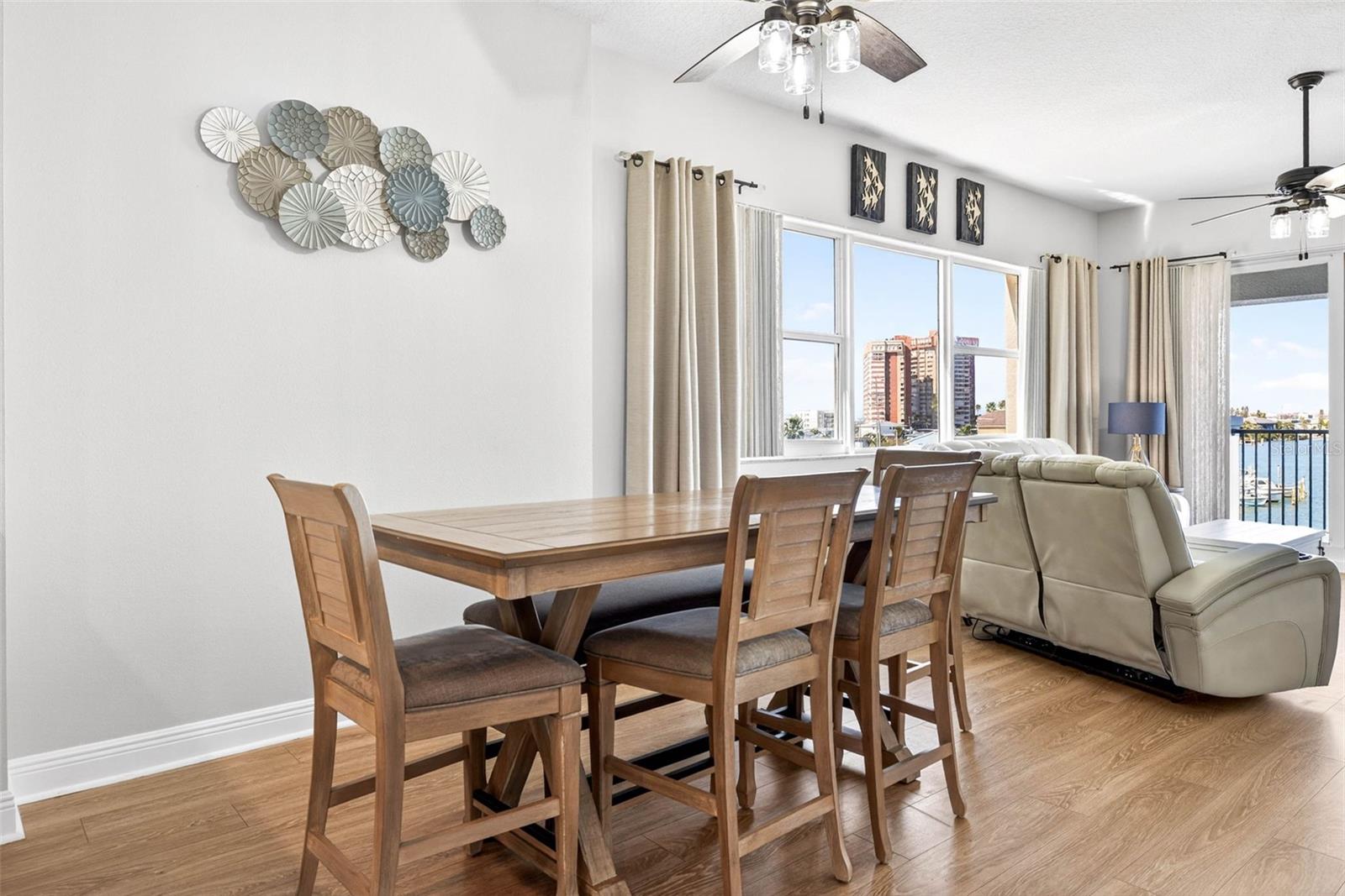 Listing photo id 10 for 17717 Gulf Boulevard 401