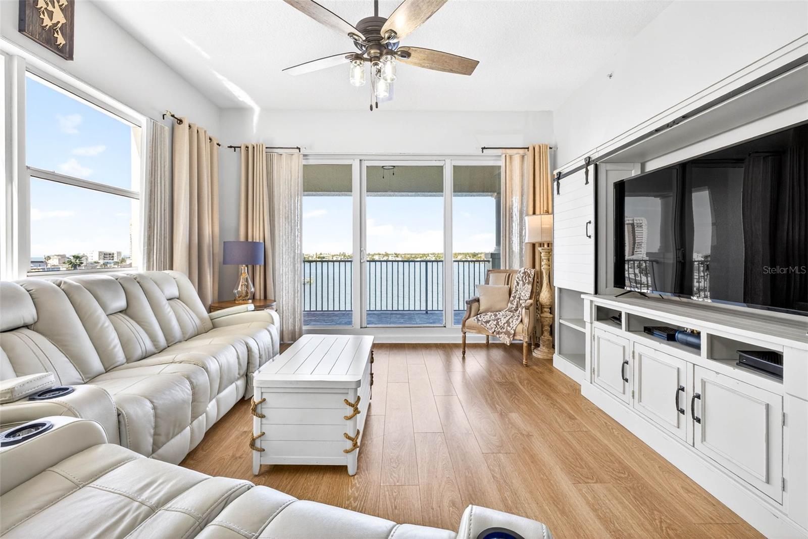 Listing photo id 12 for 17717 Gulf Boulevard 401