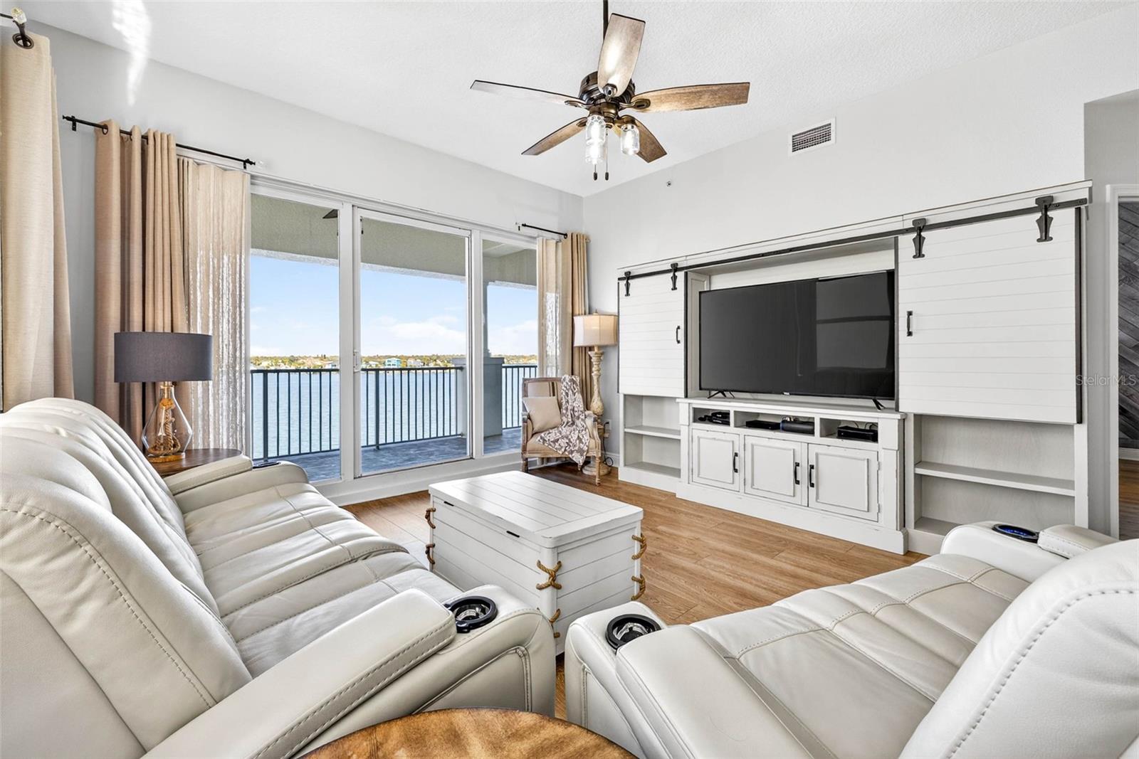 Listing photo id 13 for 17717 Gulf Boulevard 401