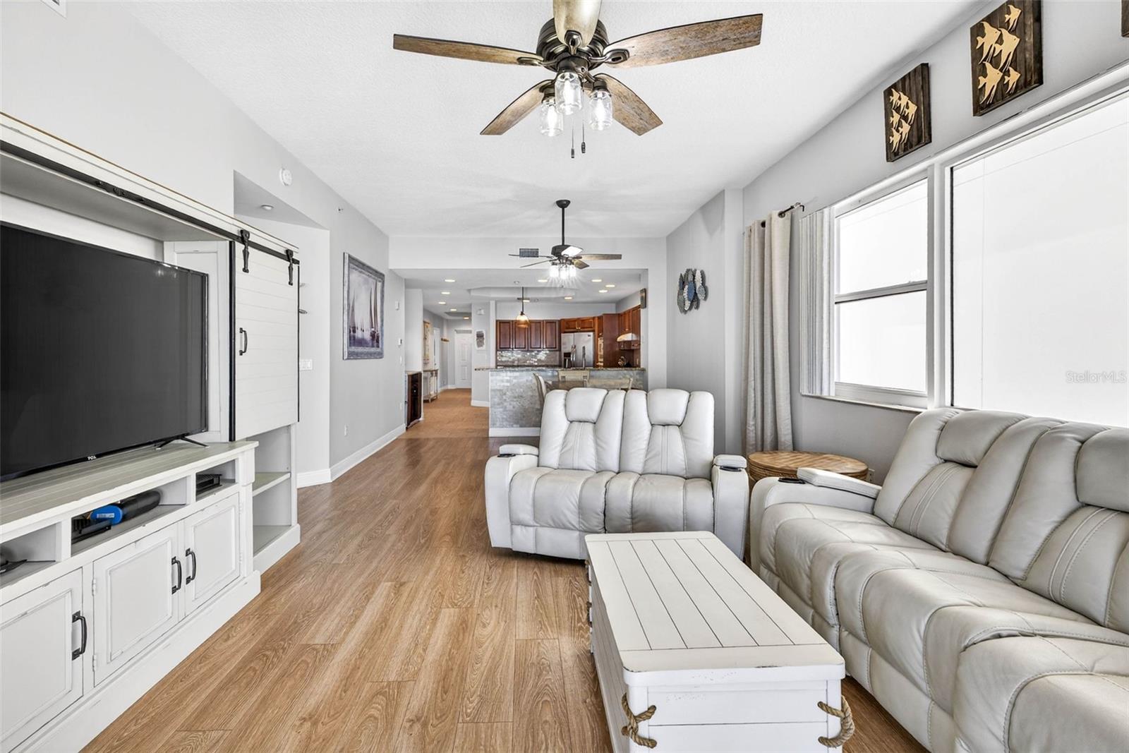 Listing photo id 14 for 17717 Gulf Boulevard 401