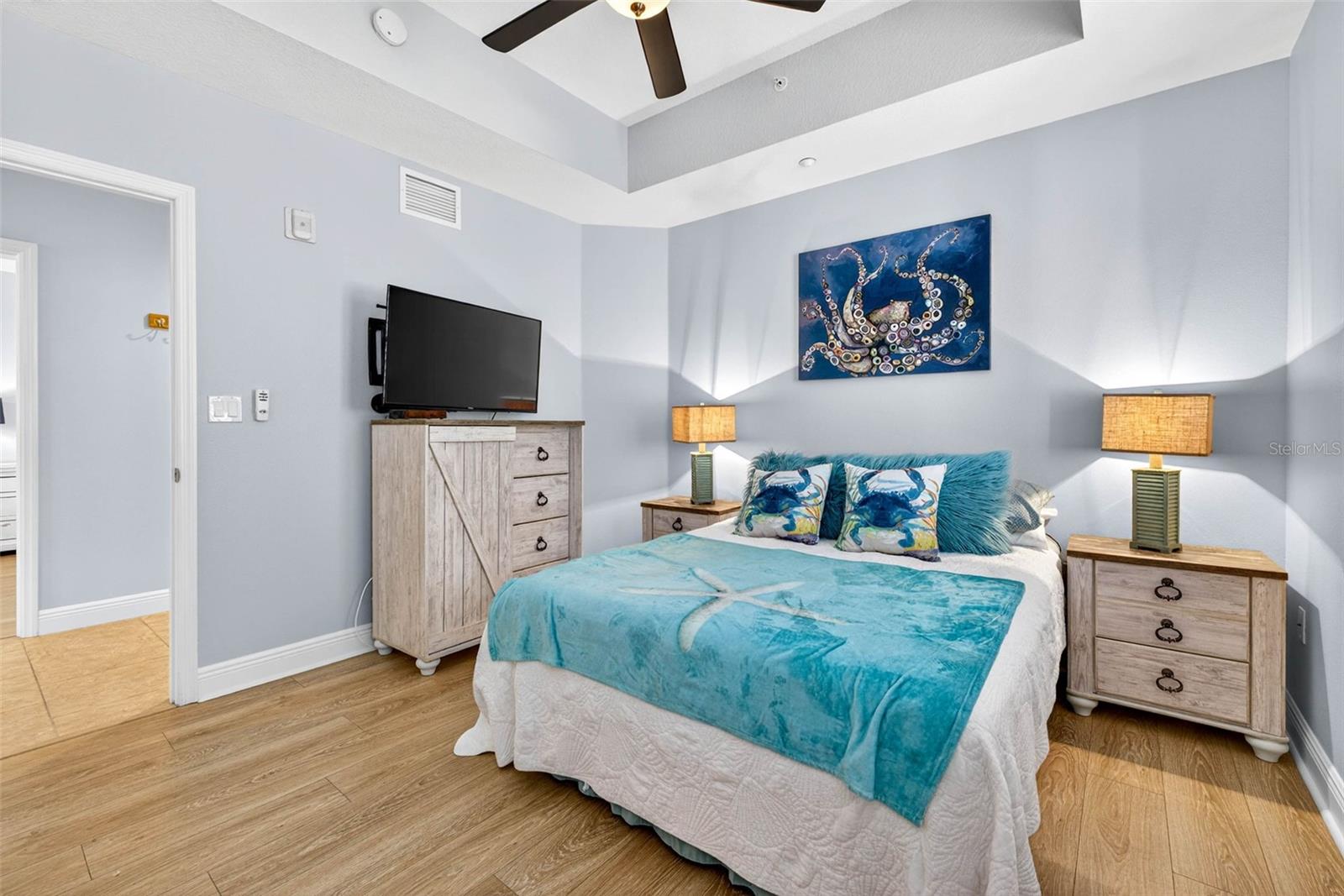 Listing photo id 16 for 17717 Gulf Boulevard 401