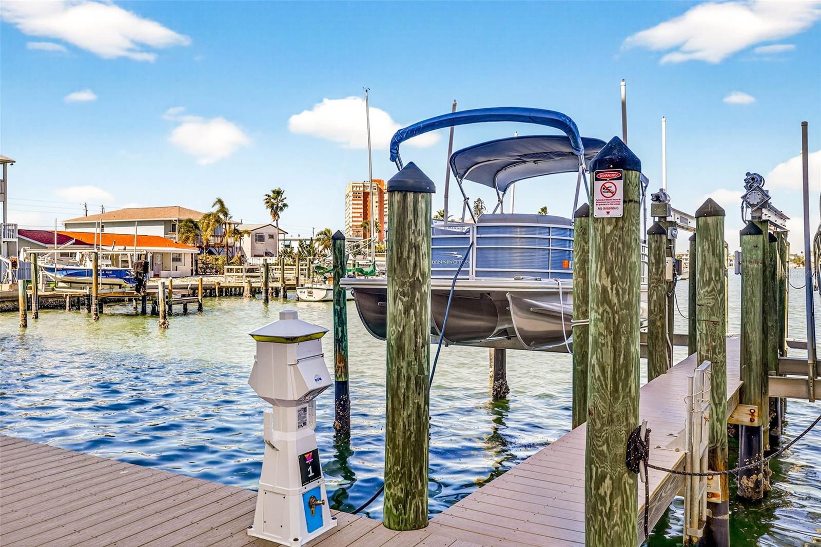 Listing photo id 0 for 17717 Gulf Boulevard 401